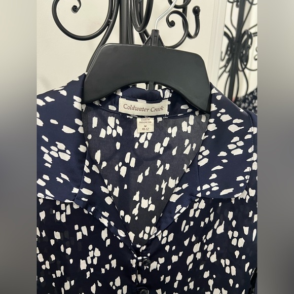 Coldwater Creek NWOT blue and White Floral Blouse - Picture 3 of 7